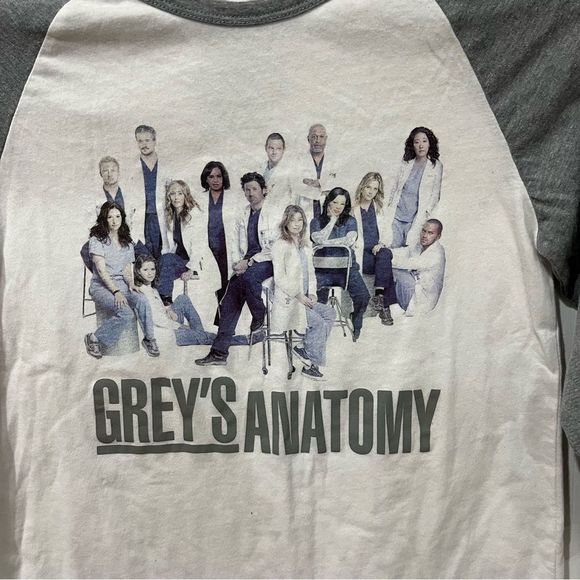 Greys Anatomy white with grey 3/4 sleeves size small - Picture 3 of 7